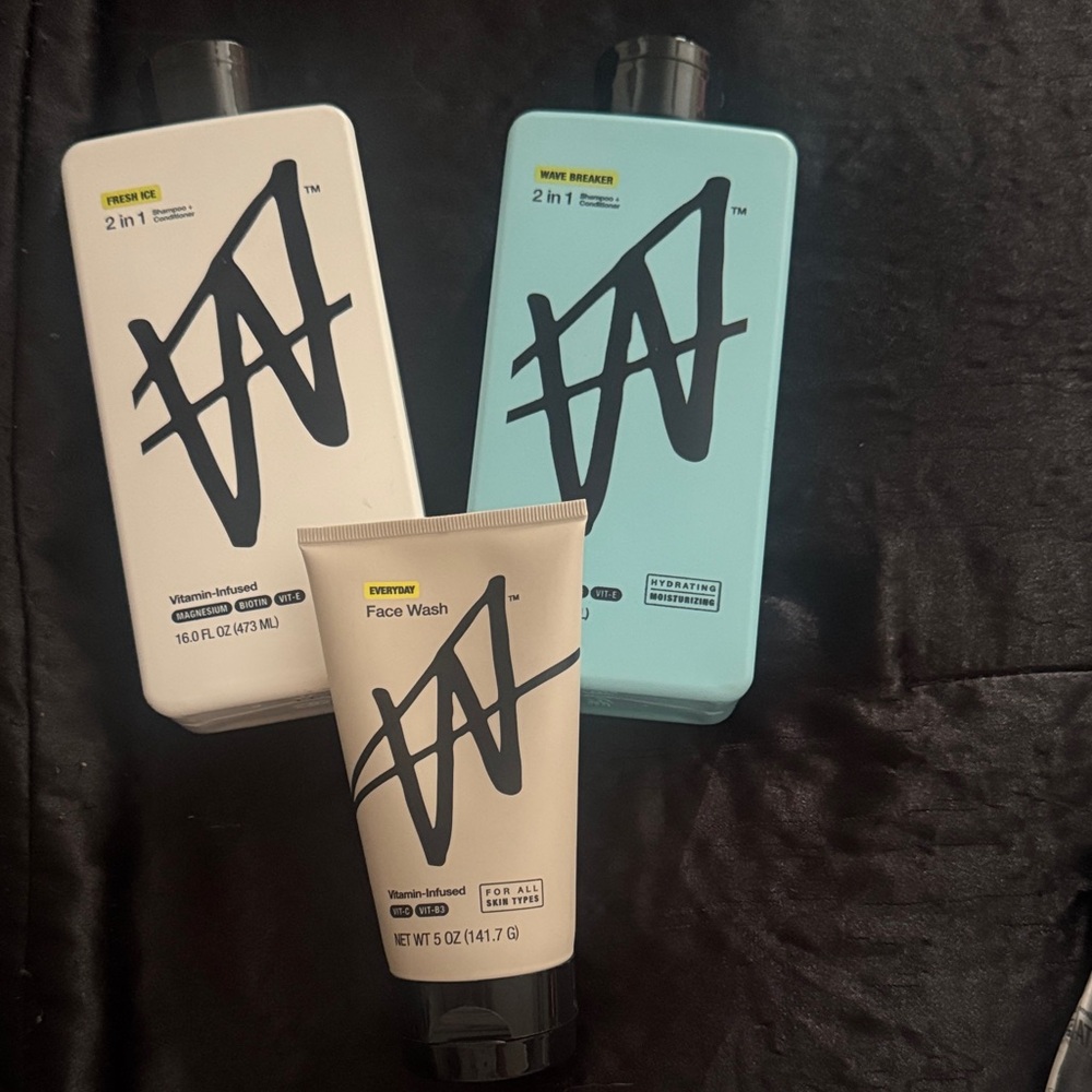 2-in-1 Hydrating shampoo / conditioner- White and Blue bundle with face wash